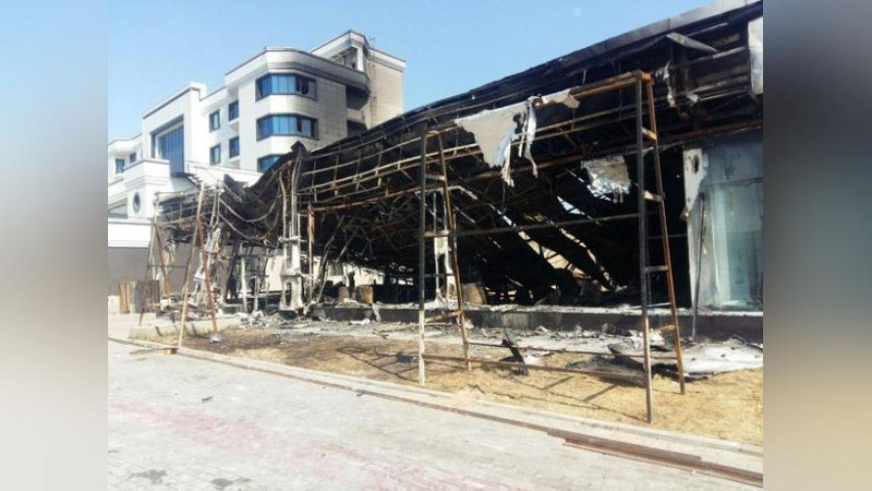 '​Namangan shahri markazidagi gilam do`koni butunlay yonib ketdi (Foto va video)'ning rasmi