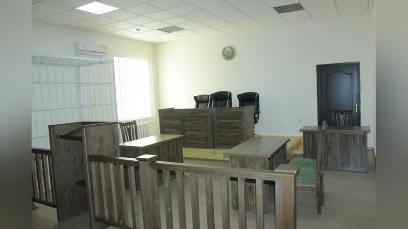 'Тўрт тилни пухта биладиган йигит суд залидан озод этилди'ning rasmi