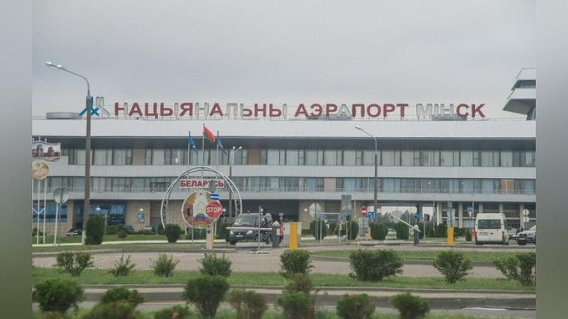 Изрображение 'В аэропорту Минска штормовой ветер повредил восемь самолетов'