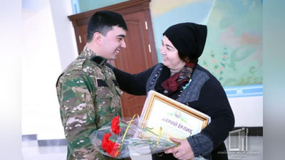 'Namangandagi bayram tadbiriga askar onalari sharaflandi'ning rasmi