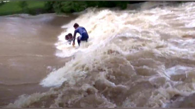 '​Avstraliyada tropik dovul paytida uchilgan syorfing (Video)'ning rasmi