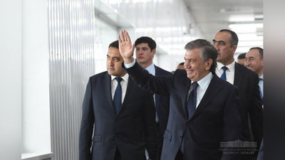 'Президент «Узтекс Учқўрғон» ва «Учқўрғон текстил» қўшма корхоналари фаолияти билан танишди 'ning rasmi