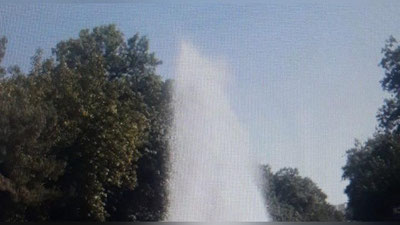 'Toshkentda yo`l o`rtasidan issiq suv otilib chiqdi'ning rasmi