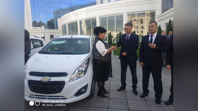 Изрображение 'Учителя получили первые авто, приобретенные в рамках акции UzAuto Motors'