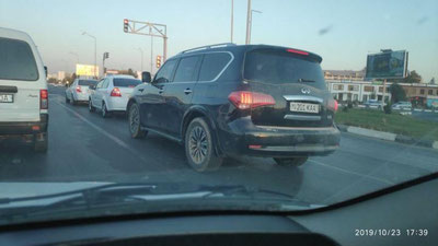 'Qashqadaryo hokimining mashinasi bu ahvolda qaerdan kelyapti?'ning rasmi