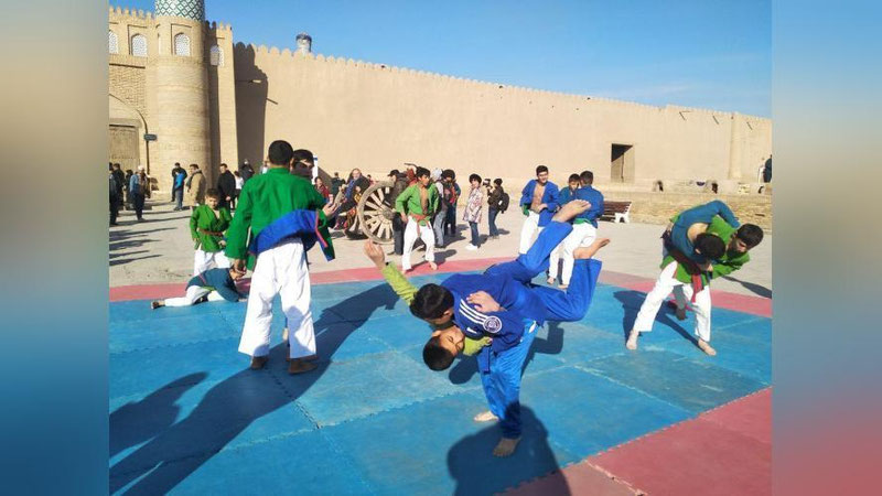 'Jerar Deparde Xivada kurash bo`yicha mahorat darsida ishtirok etdi'ning rasmi