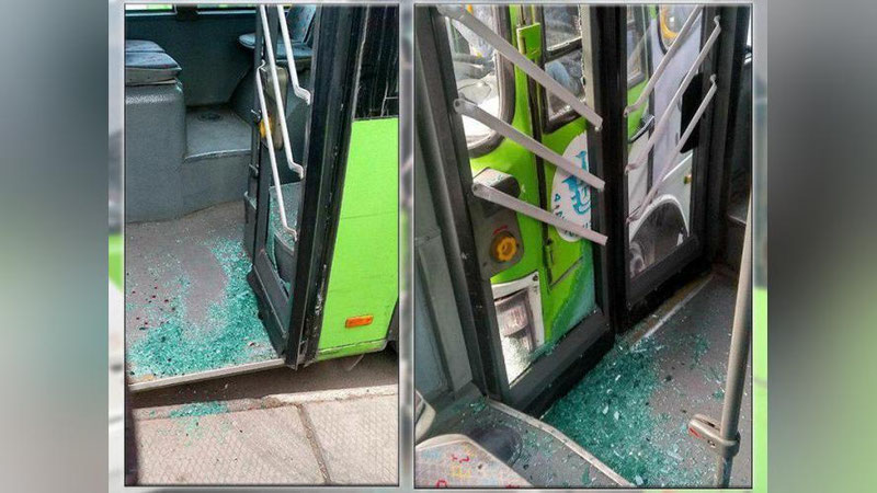 Изрображение 'В Ташкенте автобусы "притерлись" друг к другу (фото)'