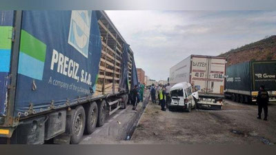 Изрображение 'Крупное ДТП на трассе "Ташкент - Ош": "Дамас" зажало между двумя грузовиками'