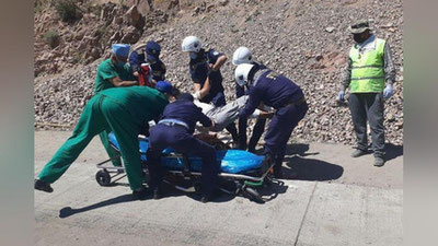 Изрображение 'На перевале "Камчик" спасли попавших в ДТП водителя и пассажира грузовика ISUZU'