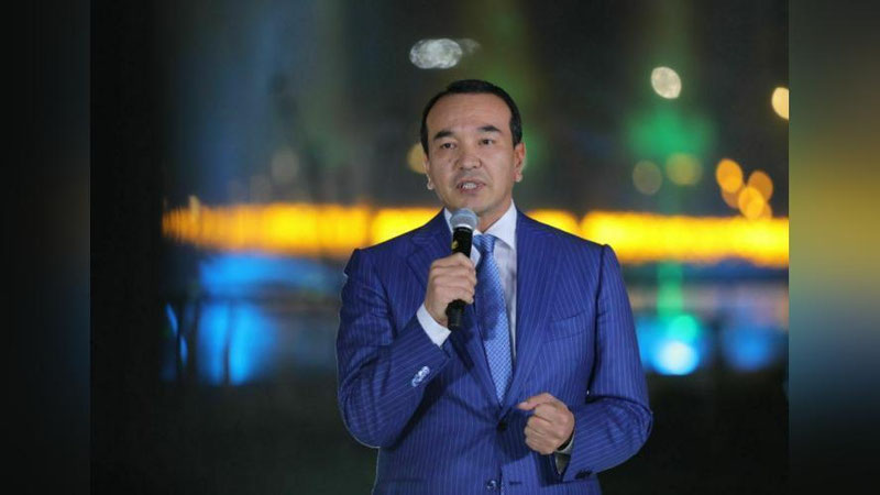 'Ozodbek Nazarbekov Turkmanistonda xizmat ko`rsatgan artist unvoni bilan mukofotlandi'ning rasmi