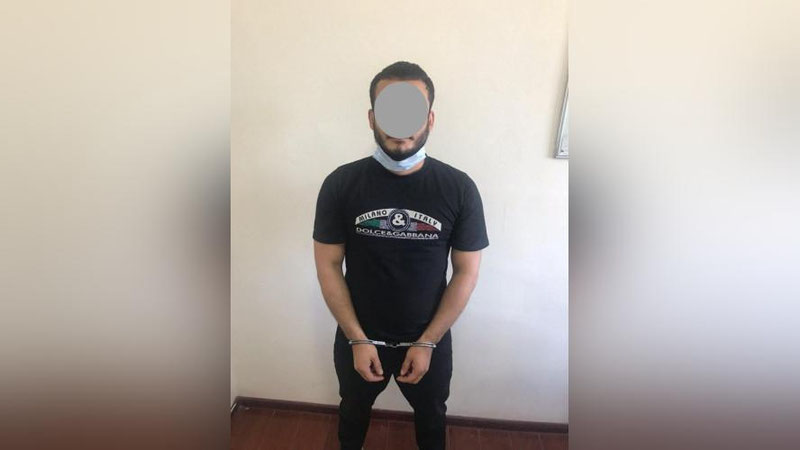 'Хотинини аёвсиз калтаклаётгани ижтимоий тармоқда тарқалиб кетган самарқандлик муштумзўр Тошкентда қўлга олинди'ning rasmi