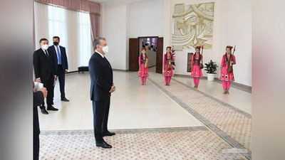 Изрображение 'Президент ознакомился с новой школой-интернатом оперы и искусства бахши (фото)'