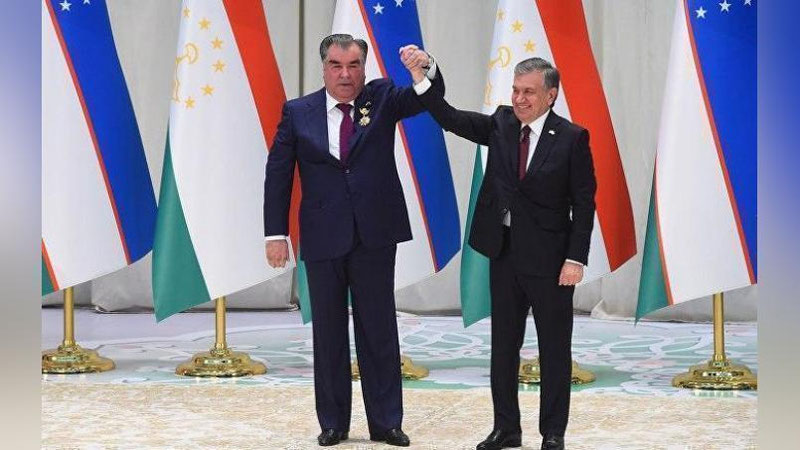 'Shavkat Mirziyoev Emomali Rahmonni ishonchli g`alabasi bilan tabrikladi'ning rasmi