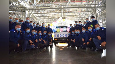 Изрображение 'На автозаводе в Хорезме выпущен 250-тысячный автомобиль'