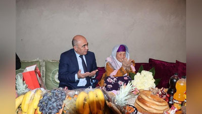 '100 yoshdan oshgan kasbilik Dilorom momo “Shuhrat” medali bilan taqdirlandi'ning rasmi