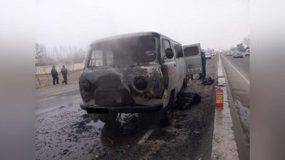'Samarqandda yo`lda harakatlanib ketayotgan "UAZ” yonib ketdi'ning rasmi