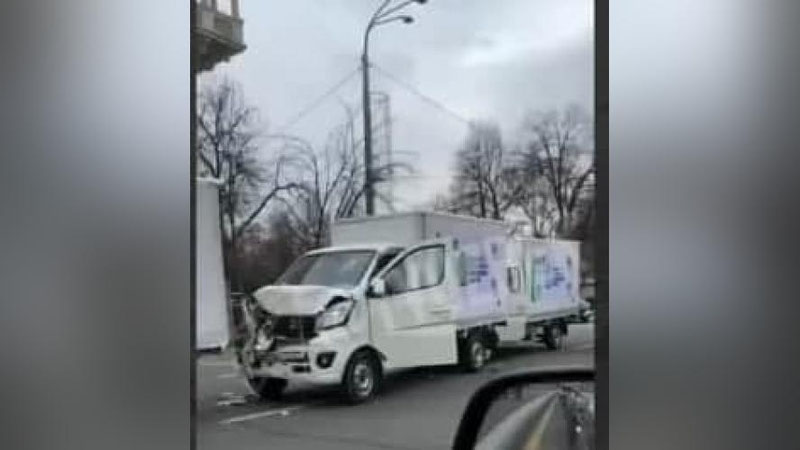 'Тошкентда вакцина ташийдиган махсус машиналар карвони ЙТҲга учради (видео)'ning rasmi