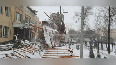 Изрображение 'Снесенные крыши и отключения света: последствия стихии на севере Узбекистана (фото, видео)'