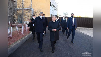 Изрображение 'Президент ознакомился с ходом строительства многоэтажных домов в Чирчике (фото)'