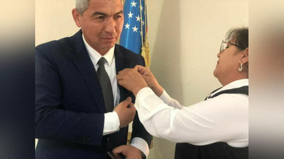 'Nurafshon hokimiga deputatlik maqomi berildi'ning rasmi