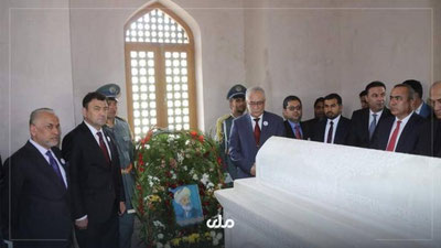 'O`zbek olimlari Alisher Navoiy maqbarasini ziyorat qilishdi'ning rasmi