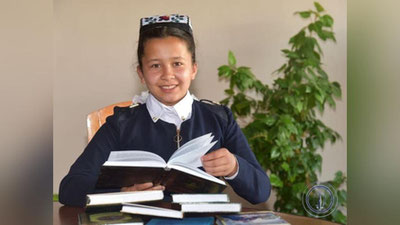 '"Yosh navoiyxon" tanlovida qarshilik 13 yoshli qiz 100 ta g`azalni yoddan aytib berdi'ning rasmi