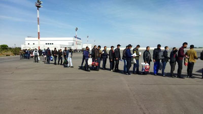 'Urganchdan 339 nafar o`zbekistonlik charter reys orqali Rossiyaga jo`nab ketdi'ning rasmi