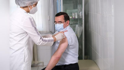 Изрображение 'Главный санитарный врач Узбекистана вакцинировался от COVID-19'