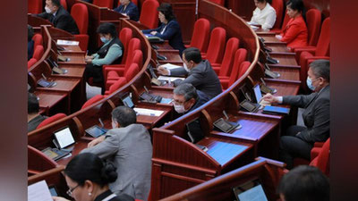 'Tarkibida kuchli ta`sir qiluvchi moddalar bo`lgan dorilarning noqonuniy muomalasi uchun jinoiy javobgarlik belgilanyapti'ning rasmi