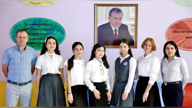 'O`quvchilar Vikipediyaning o`zbek tilidagi qismini boyitish ustida ishlayapti'ning rasmi