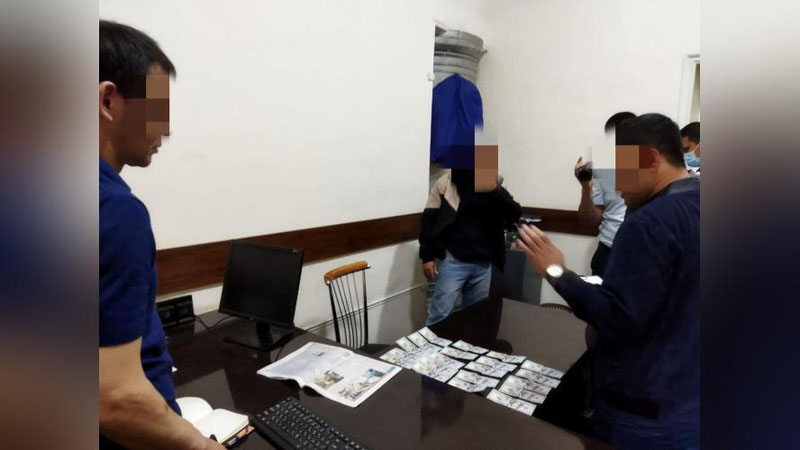 'Samarqandda cho`ntagidagi marixuanani yashirmoqchi bo`lgan shaxs IIB xodimiga 2000 dollar taklif qildi'ning rasmi