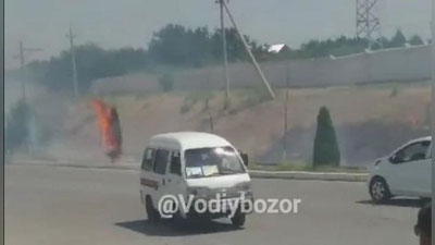 'Andijon davlat universiteti ko`chasidan o`tib ketayotgan poezdning uchquni archalarga tegib, yong`in sodir bo`ldi(video)'ning rasmi