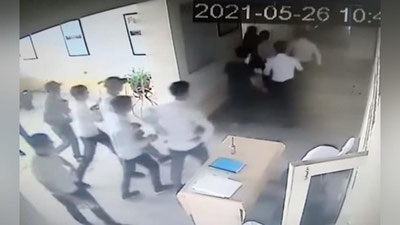 Изрображение 'В самаркандской школе родственники ученика напали на замдиректора'