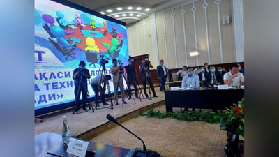 'Nukusda “Orolbo`yi mintaqasini ekologik innovasiyalar va  texnologiyalar hududiga aylanadi” mavzusida OAV xodimlari uchun Ochiq muloqot o`tkazildi'ning rasmi