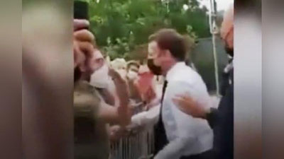 'Makronni urgan odam uni "mamlakat tanazzulining timsoli" deb atagan'ning rasmi