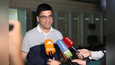 Изрображение 'Вишванатан Ананд прилетел в Ташкент для участия в шахматном турнире'