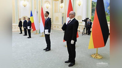 Изрображение 'Президент Узбекистана принял вновь назначенных послов пяти стран'