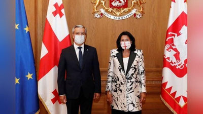 'O`zbekiston elchisi Gruziya Prezidentiga ishonch yorliqlarini topshirdi'ning rasmi