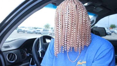 Изрображение 'Мексиканский рэпер вживил себе в голову золотые цепи (видео)'