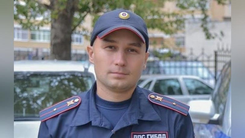 Изрображение 'Президент РФ наградил орденом полицейского, обезвредившего пермского стрелка'