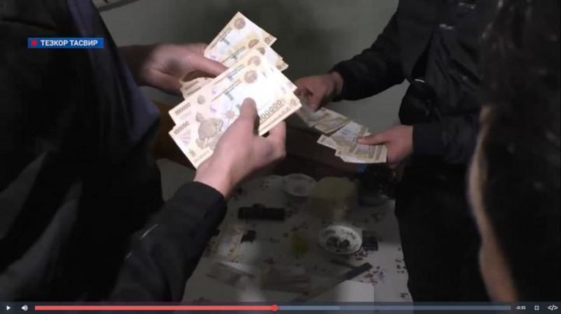 'DXX Yangiyo`l tumanida qalbaki pul tayyorlovchi qashqadaryoliklarni fosh qildi (video)'ning rasmi