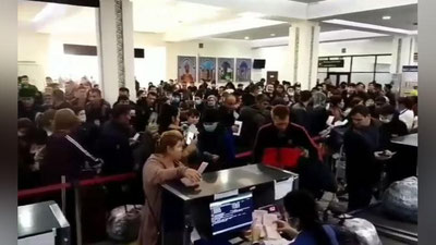 Изрображение 'Еще один инцидент в аэропорту: людям продали билеты на несуществующий рейс'