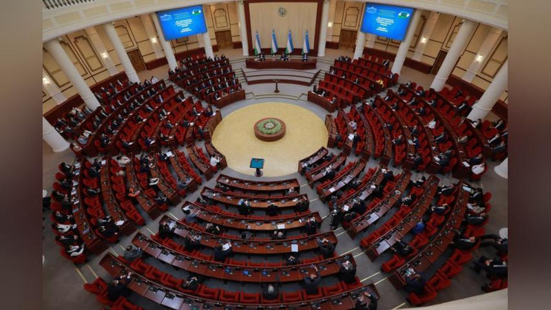 'Олий Мажлис Қонунчилик палатасининг навбатдаги мажлиси давлат мадҳияси билан бошланди'ning rasmi