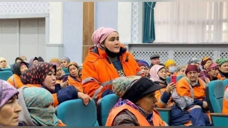 'Тошкентда ҳоким маоши кечиктирилаётганлигидан шикоят қилган Ободонлаштириш бошқармаси ходимлари билан юзма-юз мулоқот ўтказди'ning rasmi