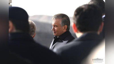 'Жонларингга тегмасам, 3 кун шу ерда бўламан — Президент аэропортда мўйноқликлар билан учрашмоқда'ning rasmi