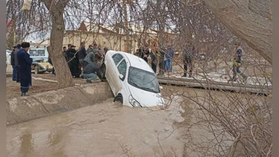 Изрображение 'В Бухаре из канала вытащил автомобиль "Нексия" (видео)'
