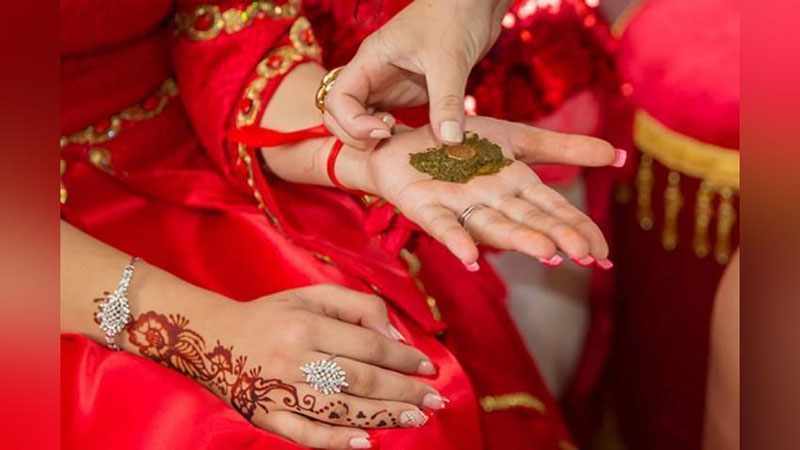 '"Энг асосий жиҳати келинни йиғлатиш..." Туркларнинг анъанавий "хина кечаси" ҳақида эшитганмисиз?'ning rasmi