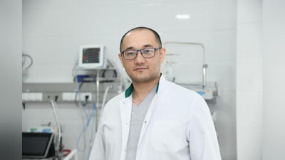 'ССВ: Хориждан қайтган ўзбек кардиожарроҳи саккиз ойда юздан зиёд мураккаб операцияда иштирок этди'ning rasmi