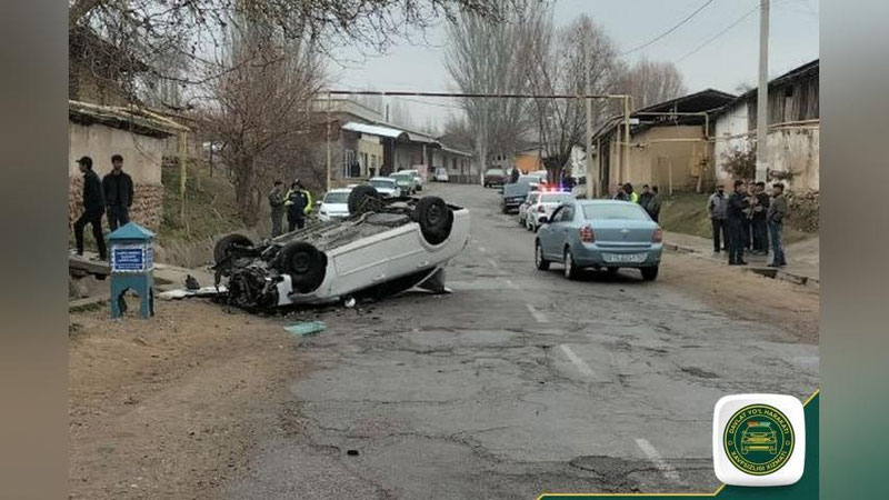 Изрображение 'В Паркенте водитель "Ласетти" сбил пешехода и перевернулся на дороге'