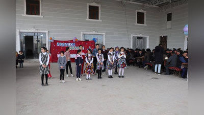 'Огоҳлантиришга қарамай, жойларда нохуш ҳолатлар афсуски давом этмоқда — ХТВ ўқувчиларнинг юпун кийимларда тадбирларда иштирок этаётганига муносабат билдирди'ning rasmi